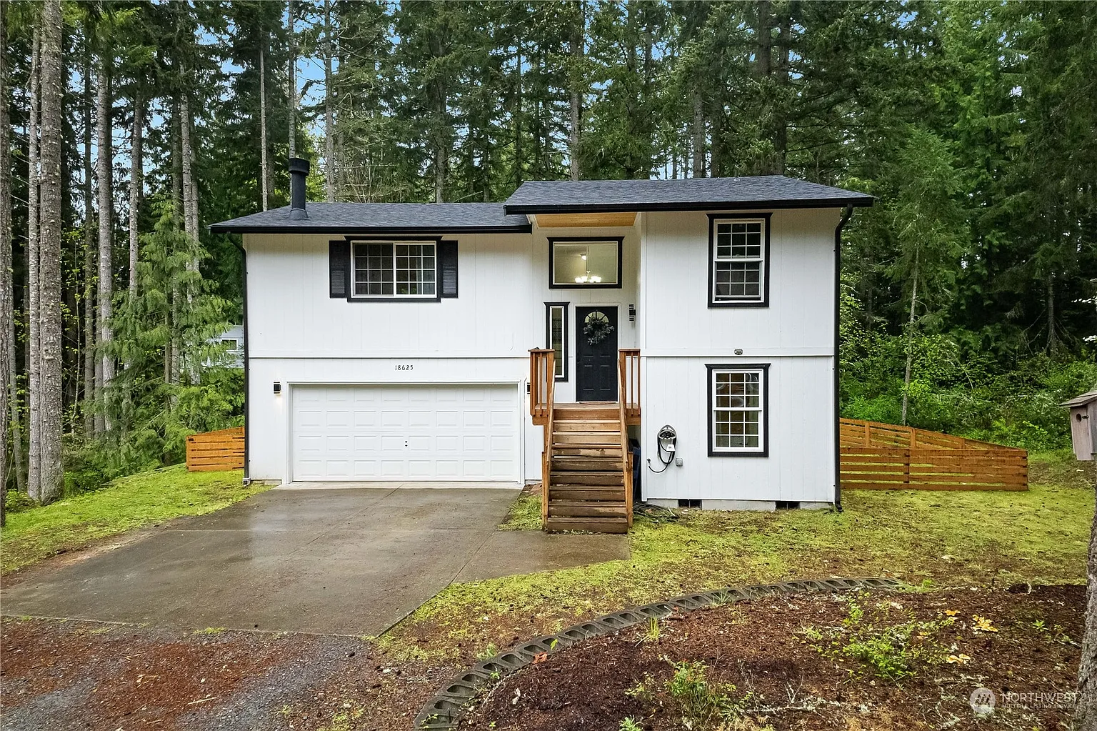 18625 Southwood Court SE photo 1