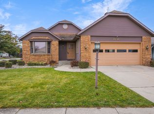 1711 Woodland Dr, Elkhart, IN 46514