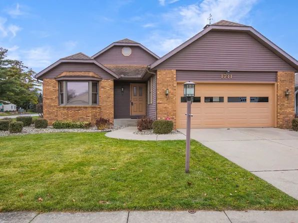 1711 Woodland Dr, Elkhart, IN 46514