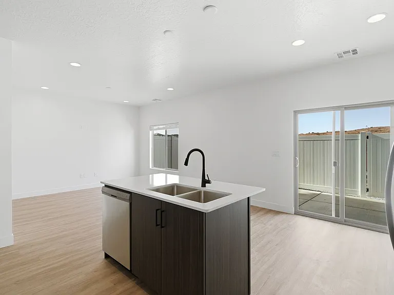 5690 S Weehawken Ln — Photo 9