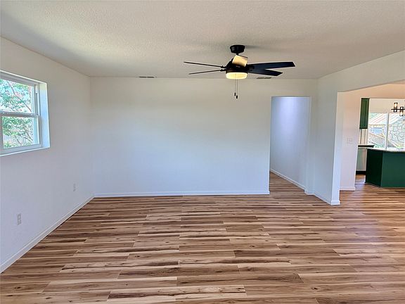 5th image of 424 W Santa Fe Ave