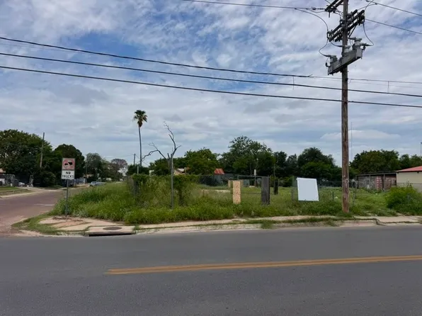 1402 Santa Maria Ave, Laredo, TX 78040