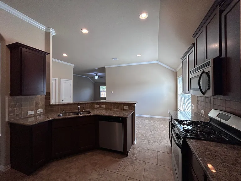 2204 Tranquility Ln — Photo 12
