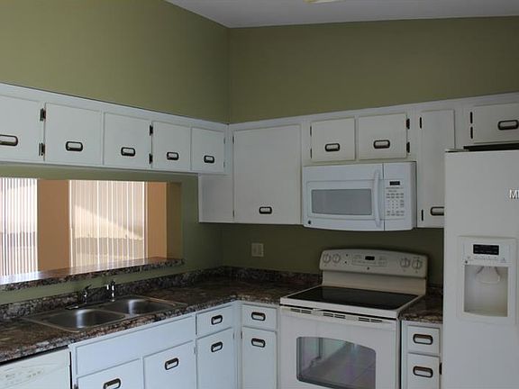 3rd image of 3227 Chesswood Ave