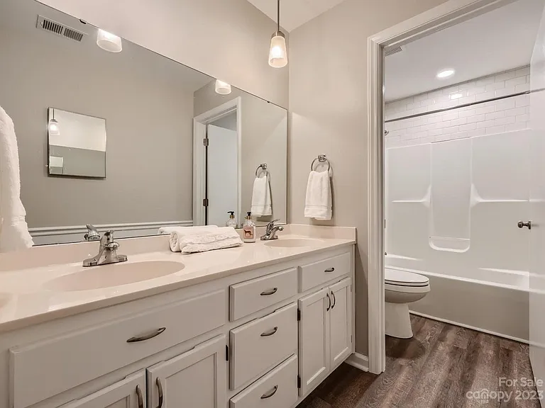 412 Mallard Head Ln — Photo 1