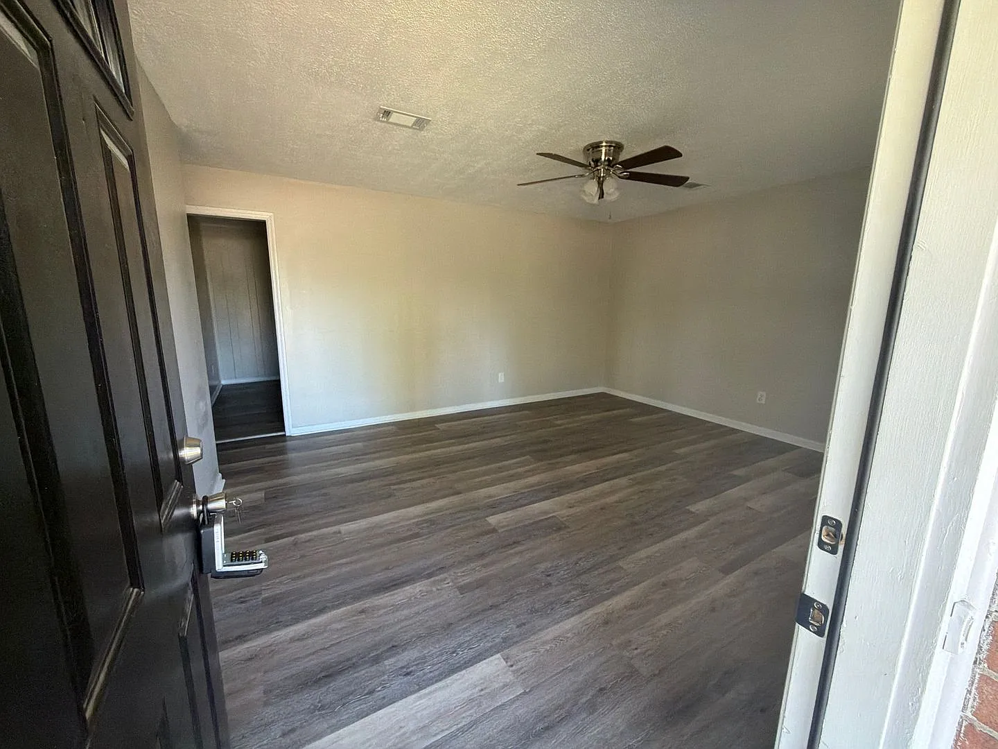 Section 8 accepted with approved application — Photo 4