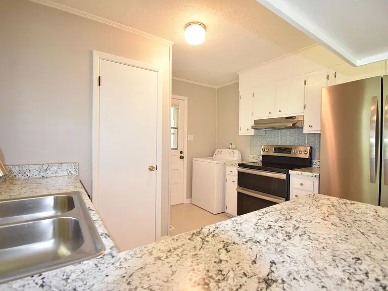328 Desmond Dr — Photo 7