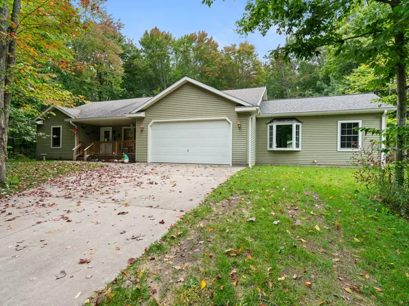 8805 Cedar Creek Dr, Petoskey, MI 49770