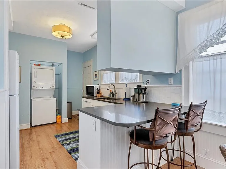 1676 Oak St — Photo 14