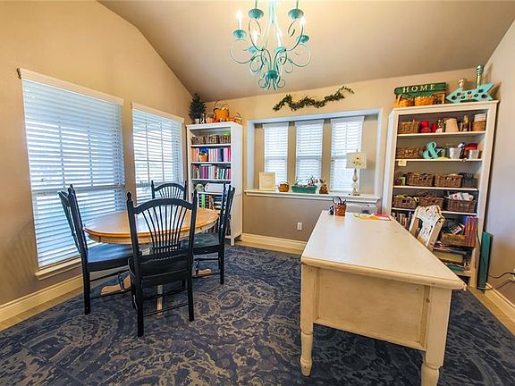 5th image of 225 Summer Vista Dr