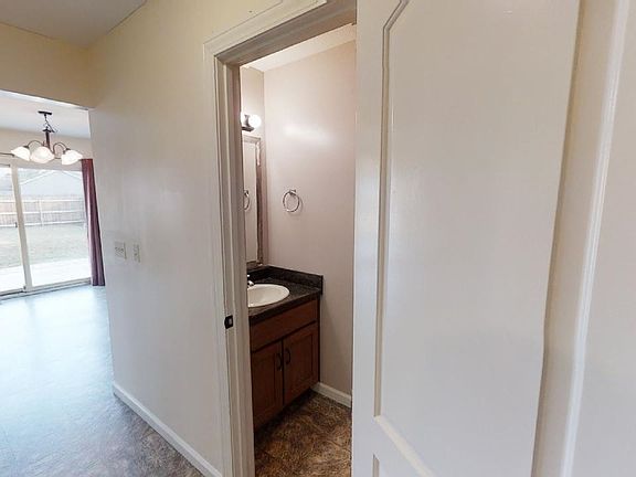 5th image of 138 W Cambridge Dr