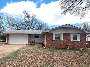 1407 Holbrook St, Ponca City, OK 74604