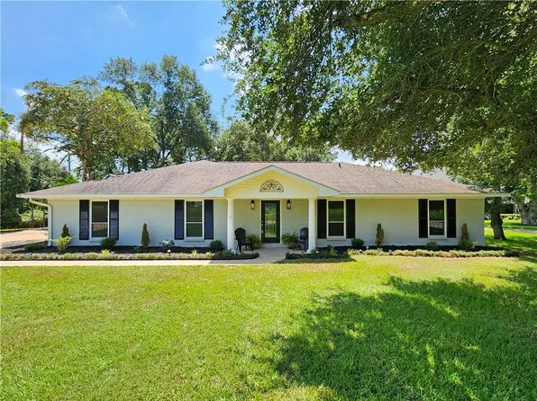 1009 Parkway Dr, Natchitoches, LA 71457