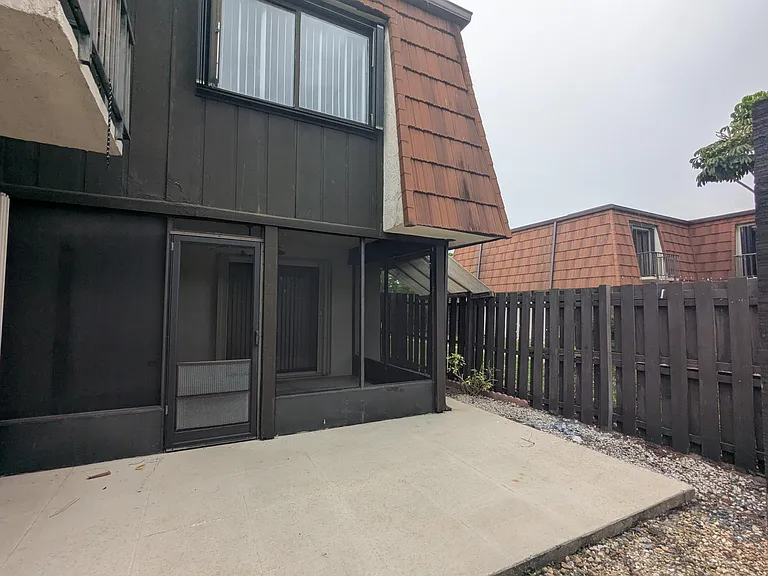 2191 White Pine Cir #D — Photo 1