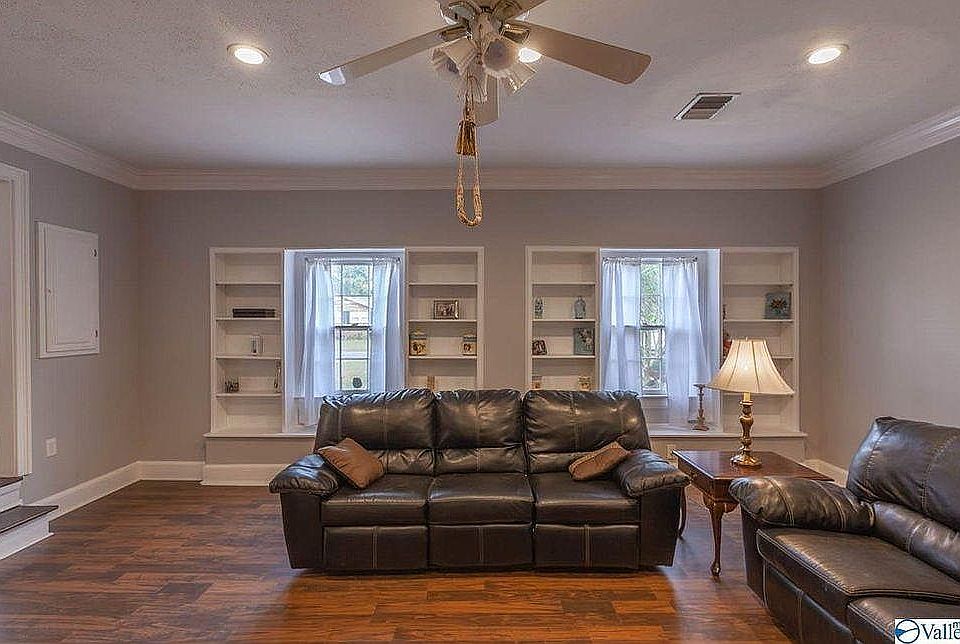 1st image of 709 Marion Dr