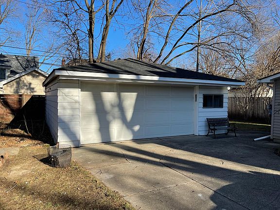 3rd image of 705 Saint Charles Ct