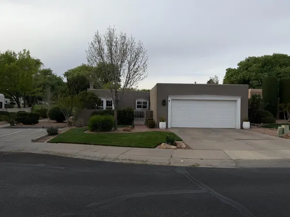 9705 Village Green Dr NE, Albuquerque, NM 87111