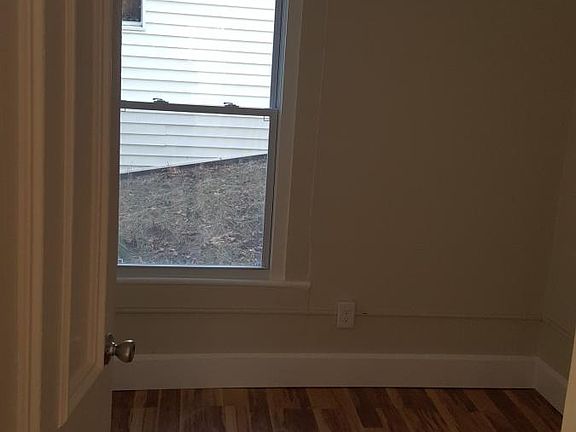 3rd image of 6 W Sunnyside St #1FL