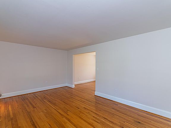 3rd image of 8490 Brookridge Dr