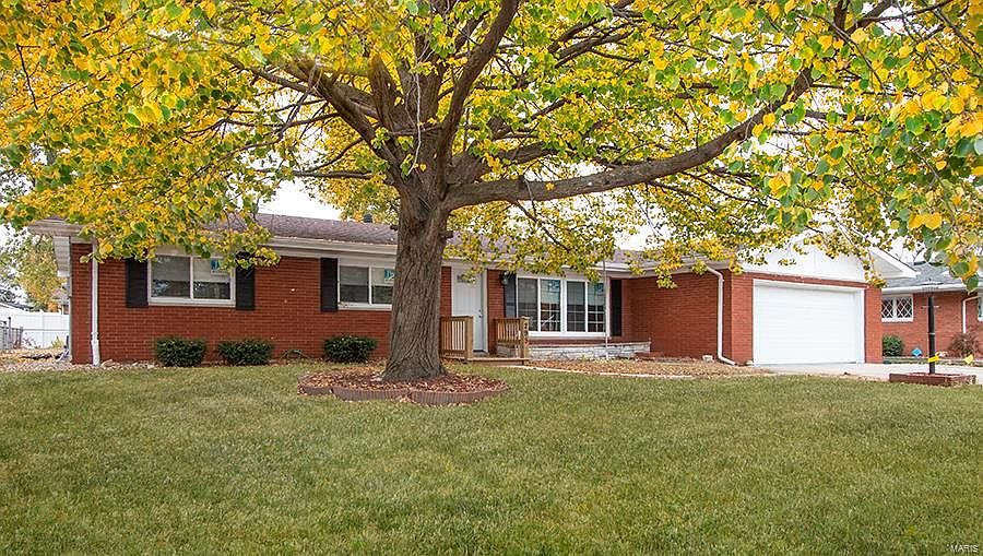 295 N 11th St, Breese, IL 62230 Zillow