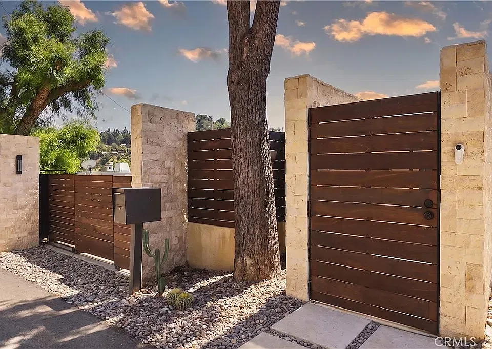 3858 Alta Mesa Dr