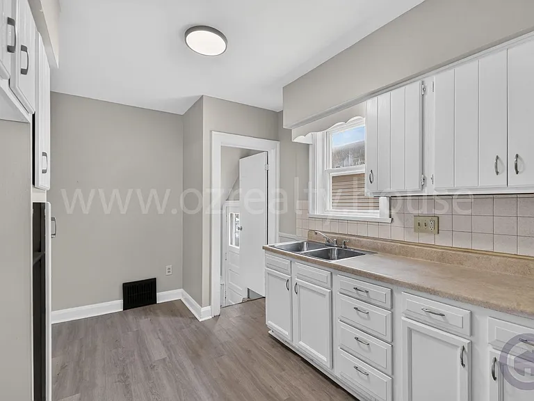 2034 Berkshire Pl — Photo 10