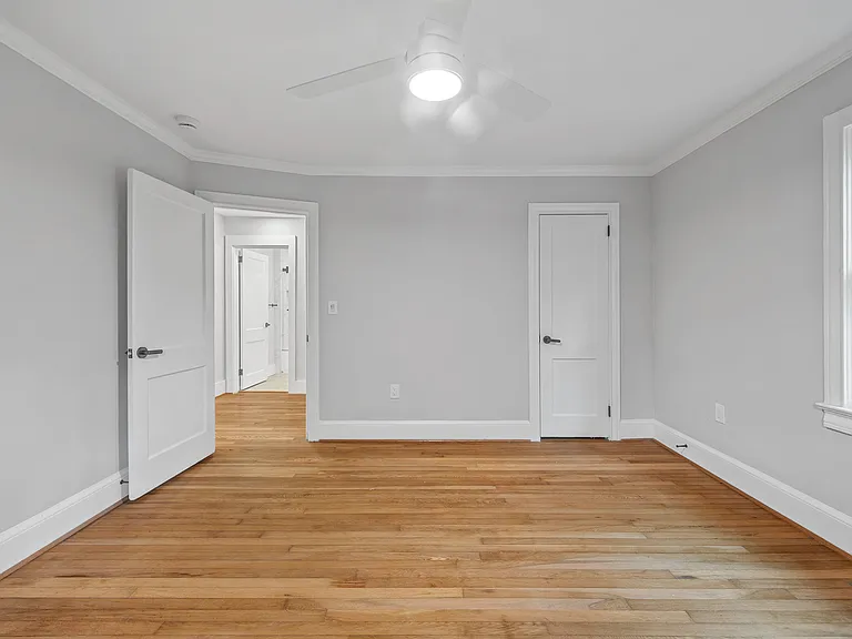 10 Amherst Ave — Photo 4