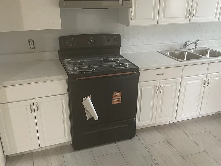9625 Newton Dr — Photo 15