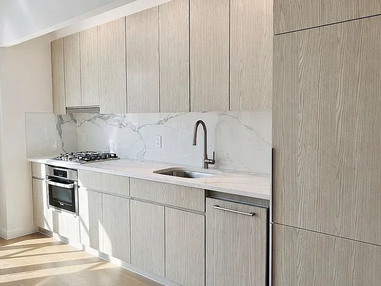 37-26 32nd St #6L — Photo 3