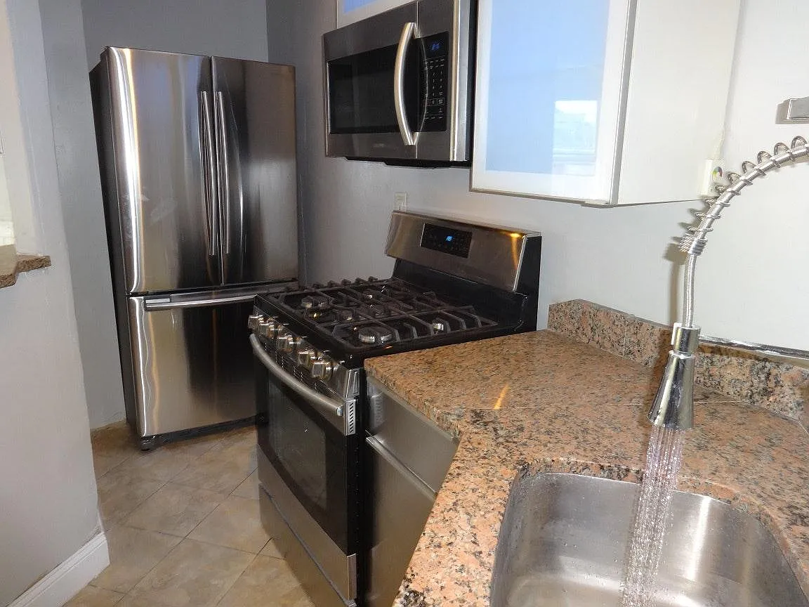 2 bed, 1000 sqft, $2,550 — Photo 2