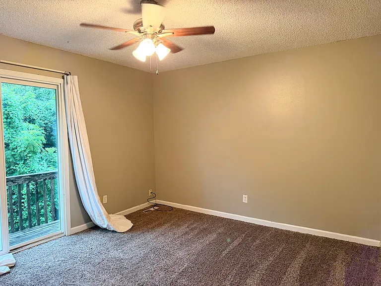 207 White Oak Dr NE #B — Photo 7