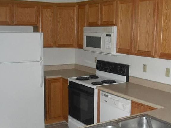 3rd image of 3983 Amelia Ave APT 17