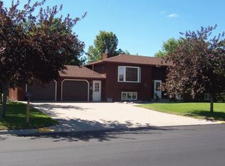 417 S McKinley St, Warren, MN 56762