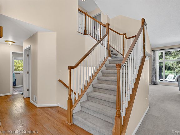 4th image of 9326 Park Ln