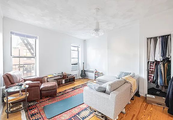 3rd image of 135 Grand St #Bld
