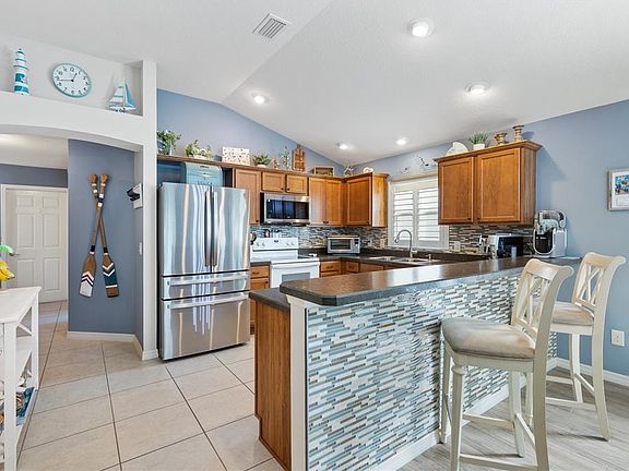 3rd image of 780 ADRIENNE WAY