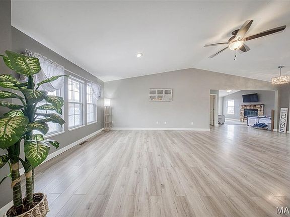 3rd image of 1315 Harvey Ct