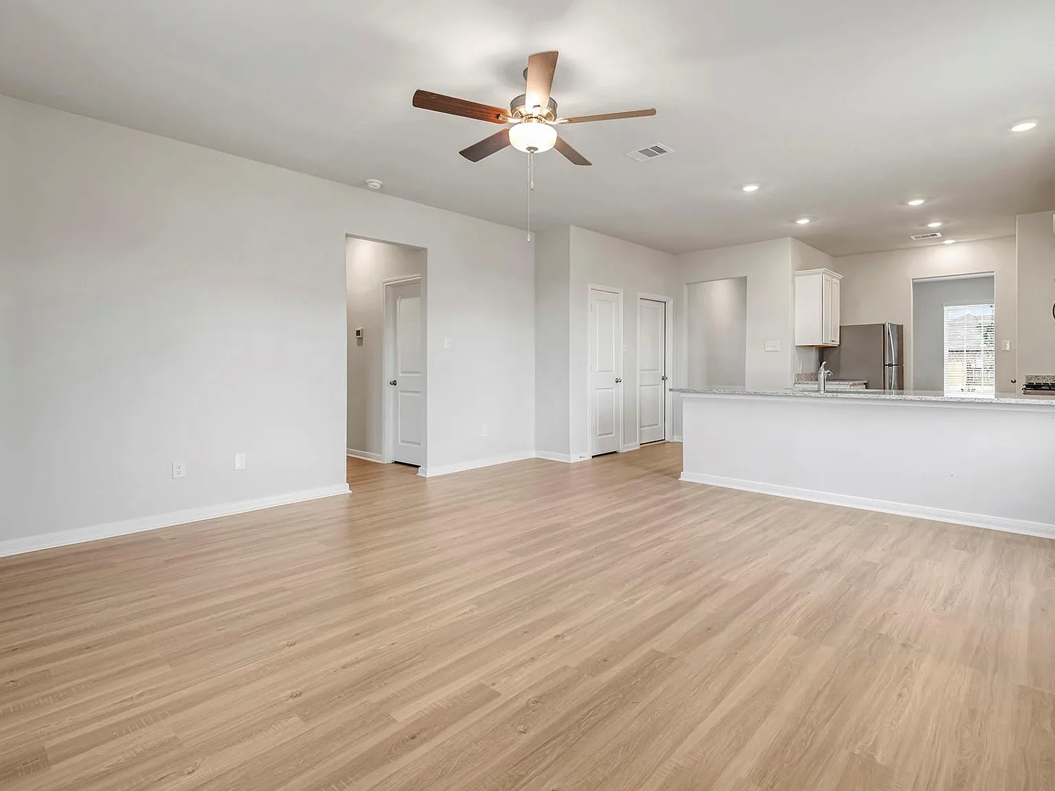3 bed, 2.0 bath, 1620 sqft, $2,190 — Photo 4