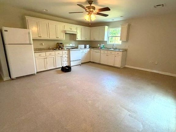 4th image of 918 Brady St