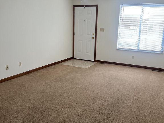 3rd image of 711 Irving St APT 4