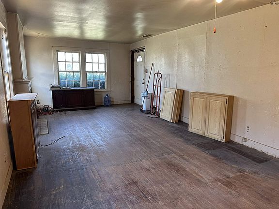 3rd image of 1663 Keeler Ave