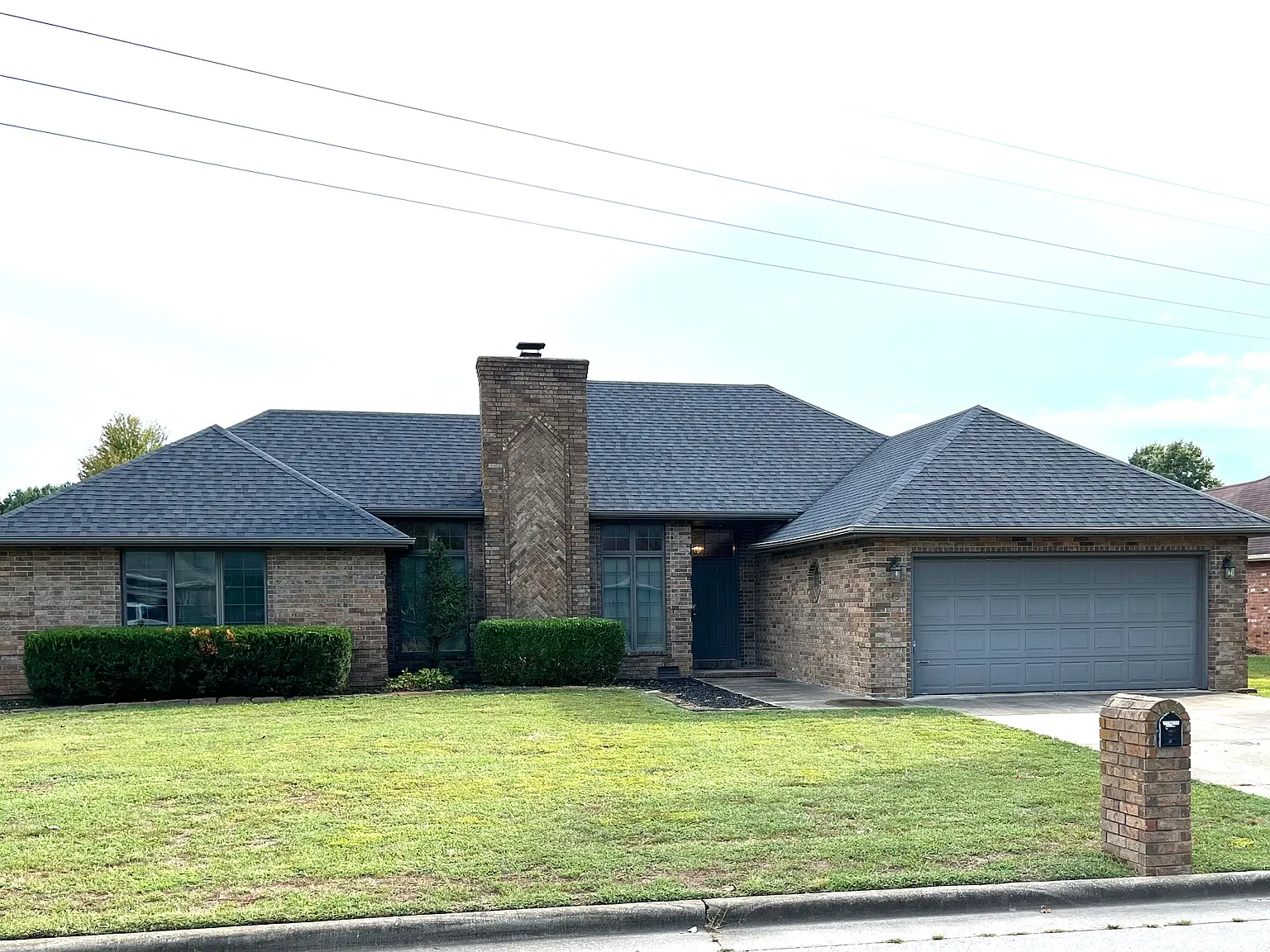1946 E Ridgewood Dr — Photo 3