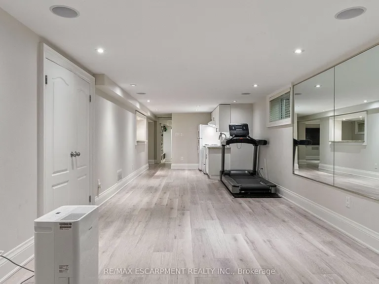 615 Vanessa Cres — Photo 34