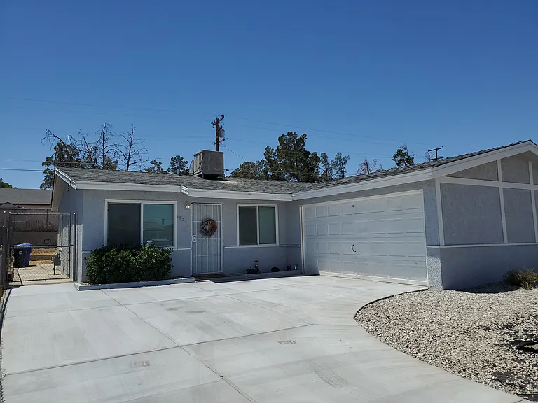 1832 Sunset St — Photo 1