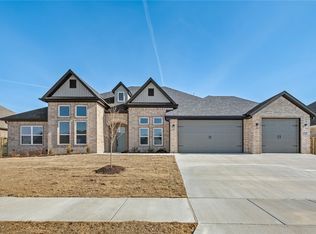 2104 Salmon St, Pea Ridge, AR 72751