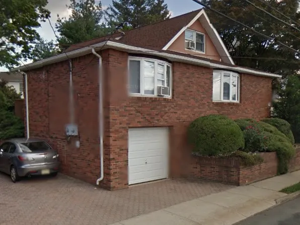 190 5th St, Saddle Brook, NJ 07663