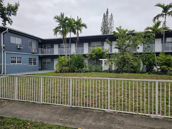 16851 NE 21st Ave APT 12, North Miami Beach, FL 33162