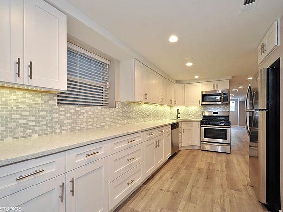 2nd image of 2027 W Superior St