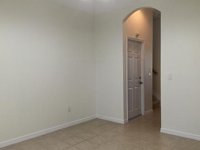 1st image of 657 Brookfield Pl