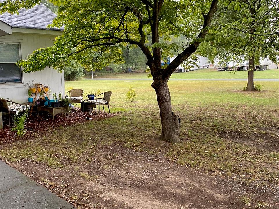 2nd image of 1002 Catawba Ave